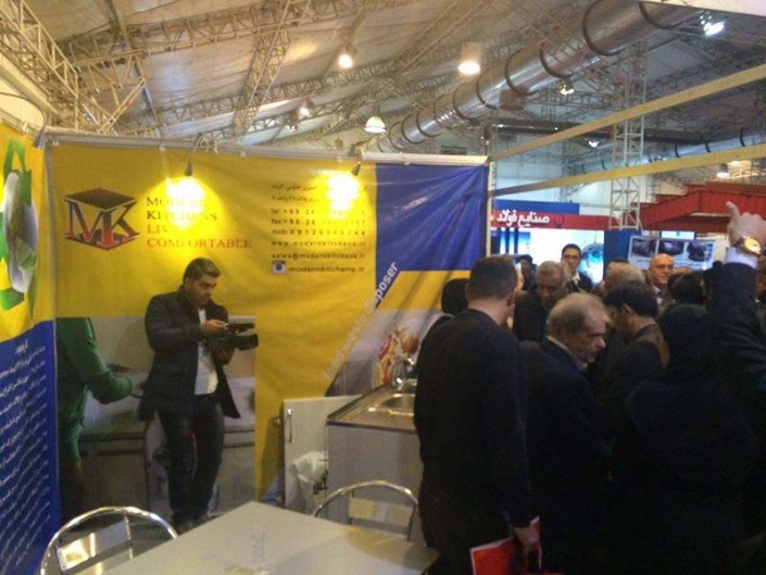 حضور جمعی از انبوه سازان در غرفه مدرن کیچنز حضور جمعی از انبوه سازان در غرفه مدرن کیچنز